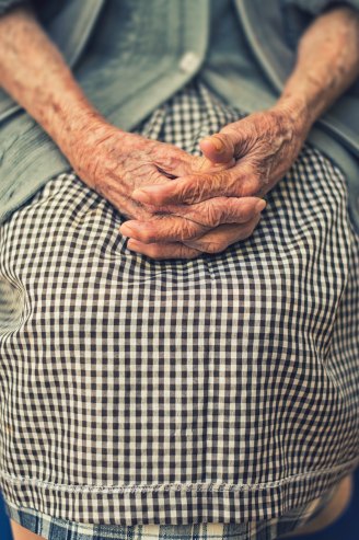 Old lady hands gingham cristian-newman-unsplash