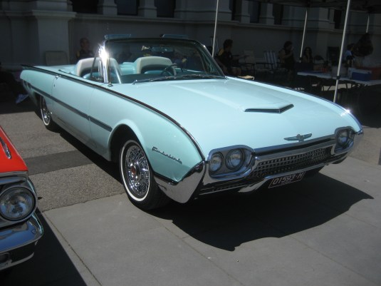 1962_Ford_Thunderbird_Convertible_aqua Wikimedia