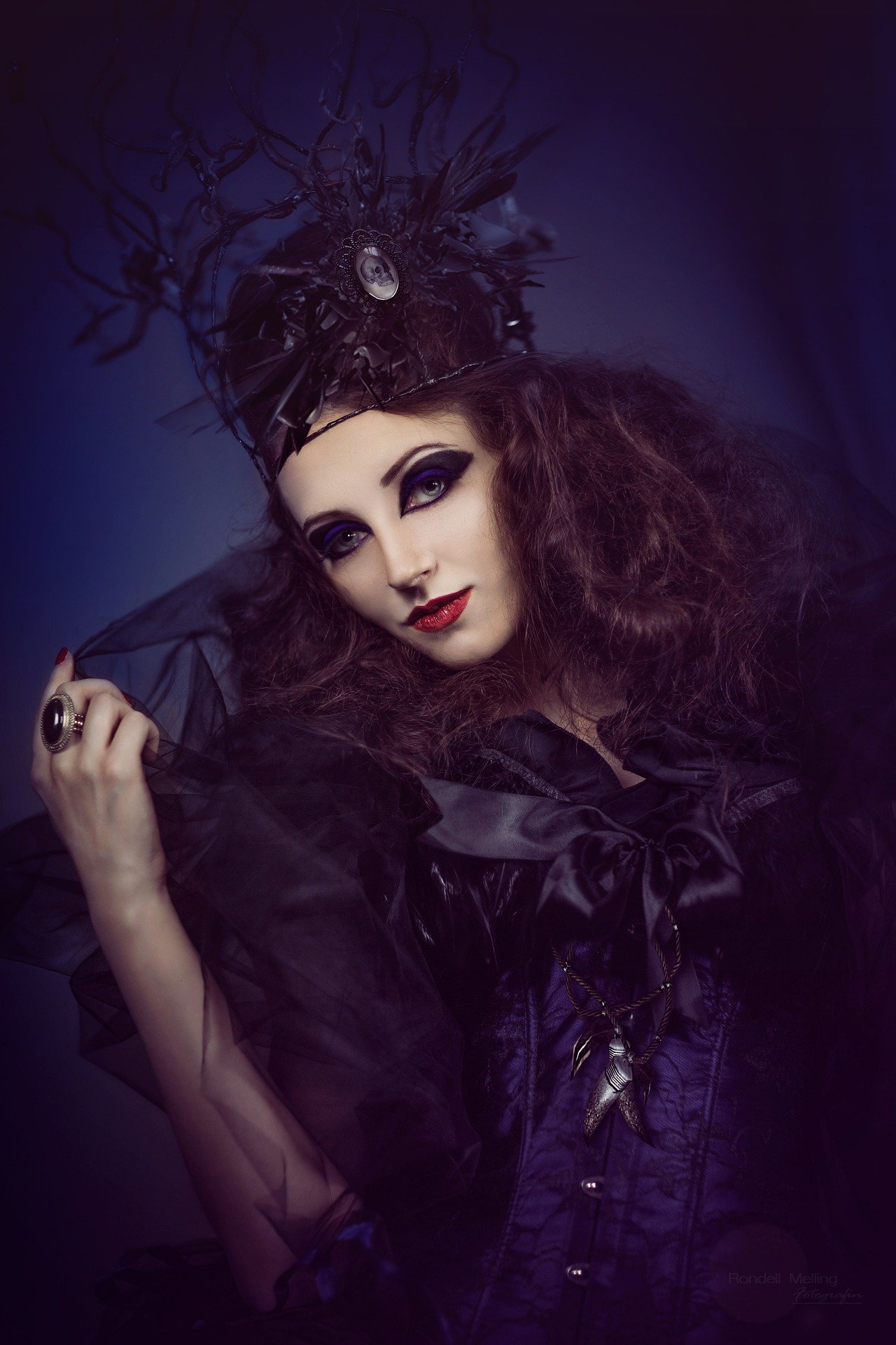 woman Dark Fantasy gothic 2nd pose Rondell Melling Pixabay