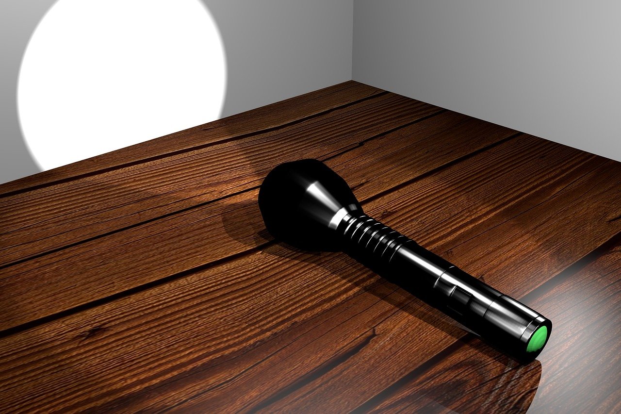 flashlight Alejandro Faletti Pixabay