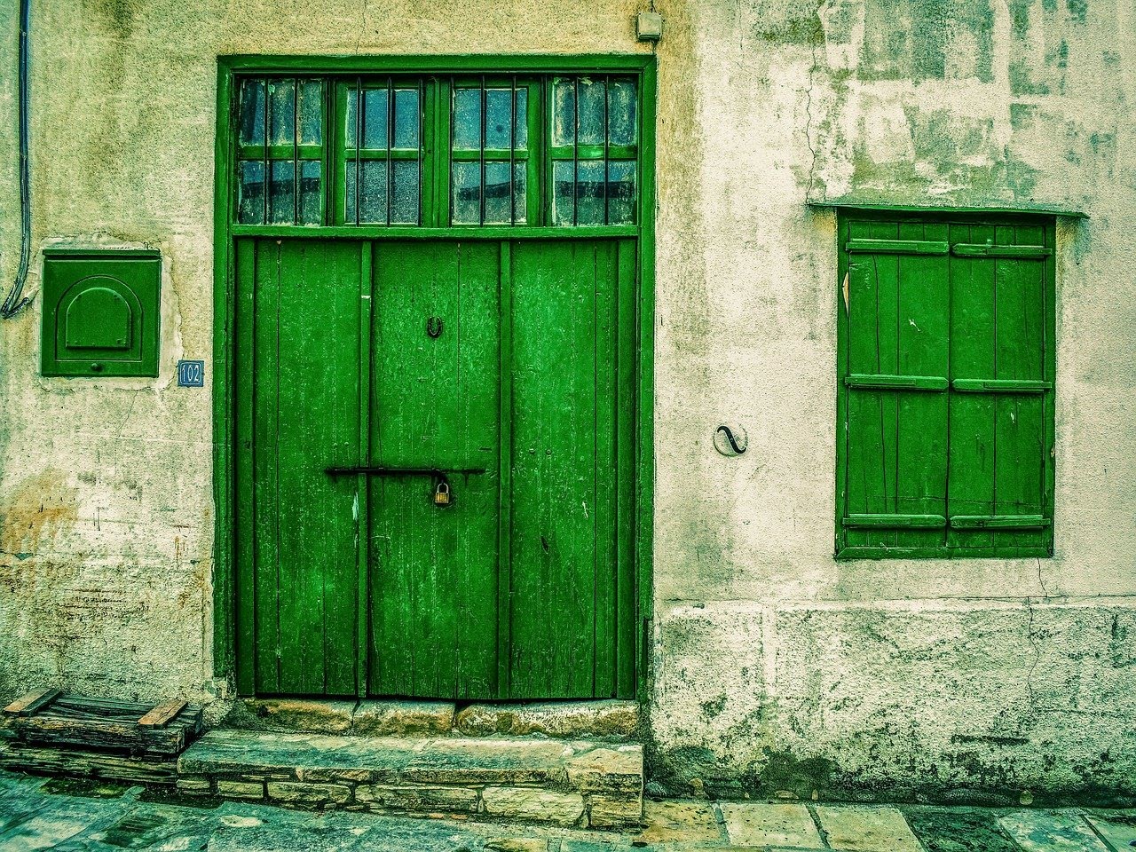 Green doors shutters Dimitri Svetesikas Pixabay