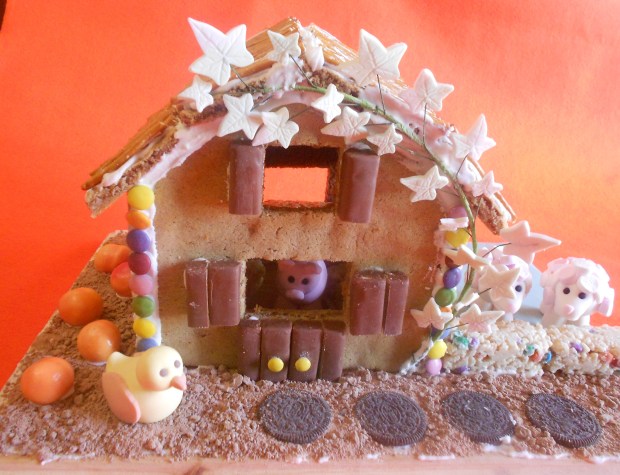Fondant animals & barn by Robbie Cheadle