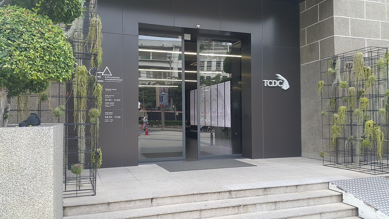 Modern automatic sliding doors, Wikipedia