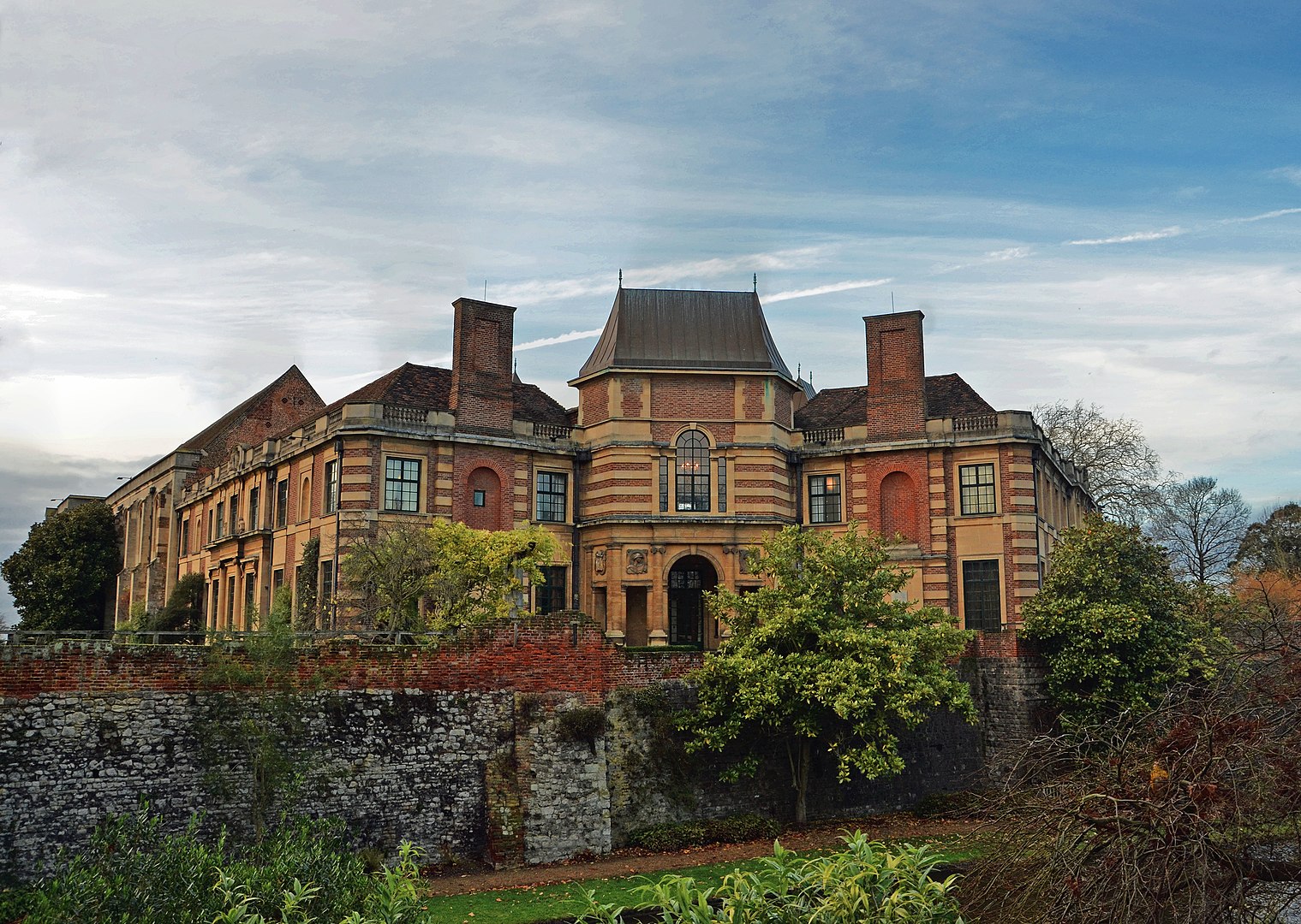 Eltham Palace, Wikipedia