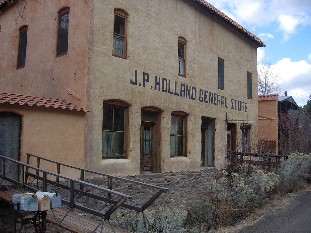 JP Holland General Store in Mogollon NM 2006 Cam Vilay Wikimedia