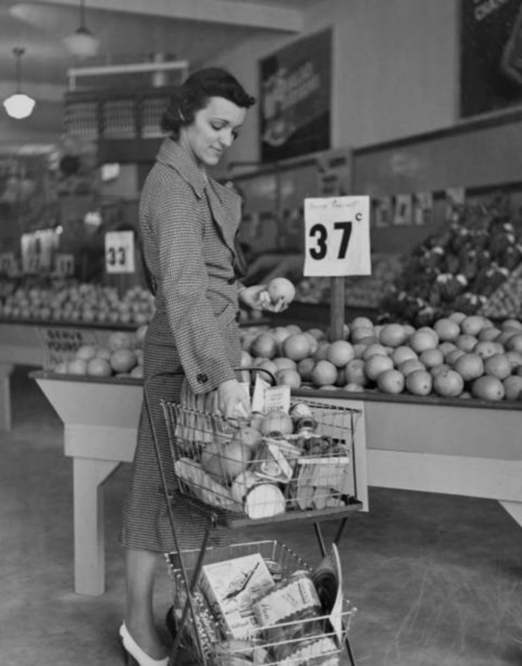Woman shopping at A&P supermarket, Pennsylvania c.1935 Getty